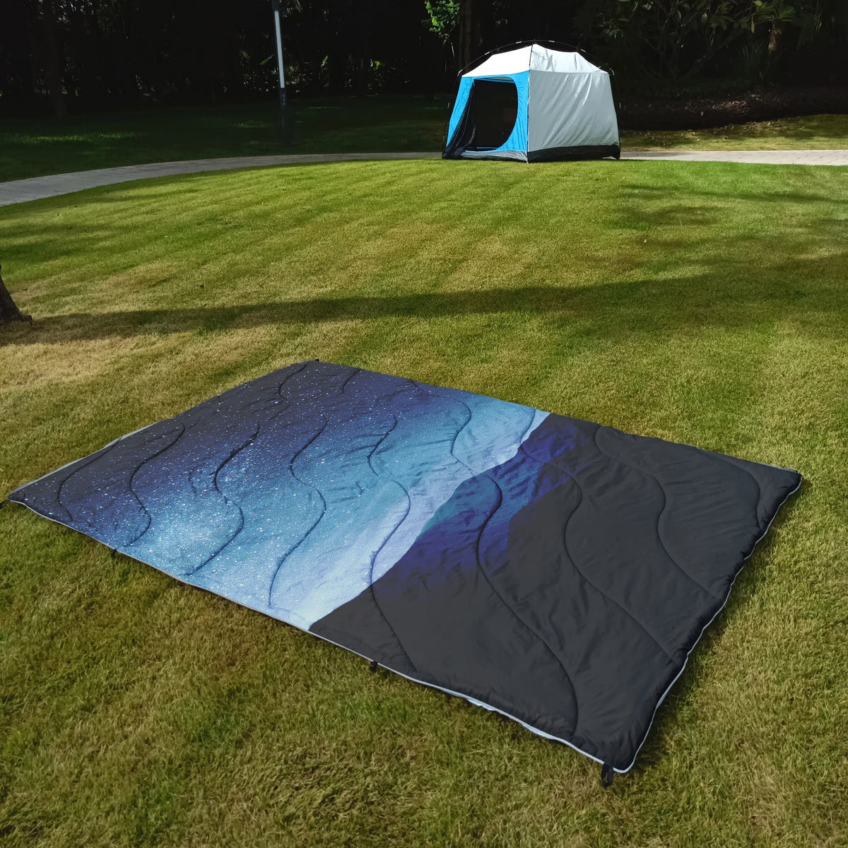 Waterproof Portable Camping Blanket With Storage Bag For Hiking
